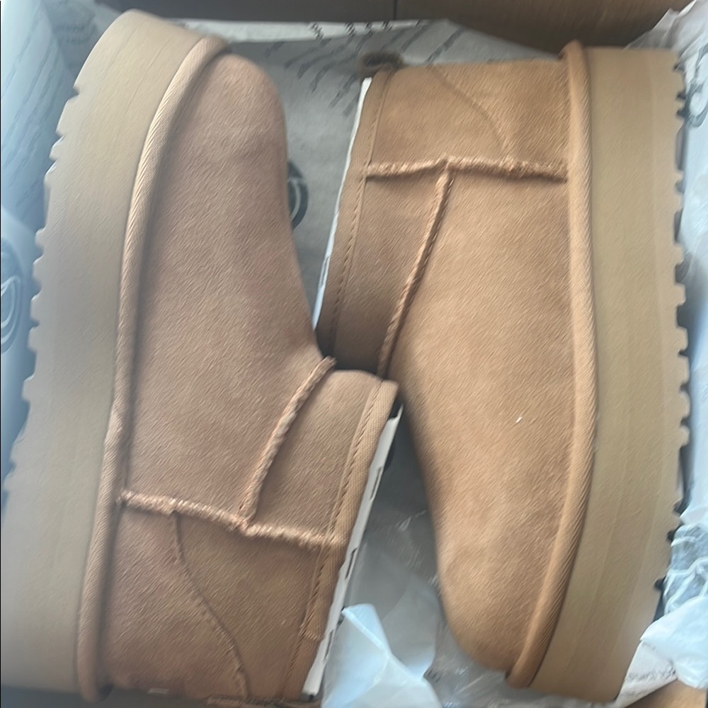 UGG kids classic ultra mini platform boot , size 4